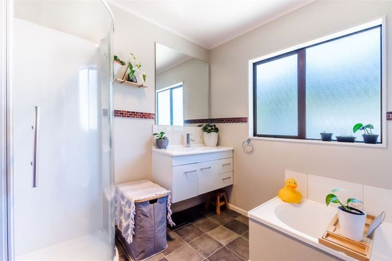 Photo of property in 12 Hookway Grove, Paraparaumu, 5032