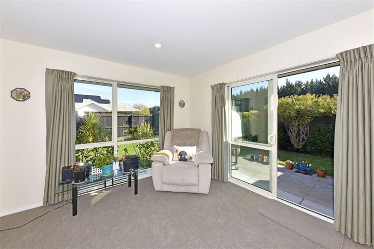 Photo of property in 114 Rothesay Road, Parklands, Christchurch, 8083