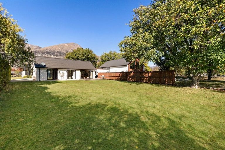 Photo of property in 13-13a Quarry Place, Lake Hayes, Queenstown, 9304