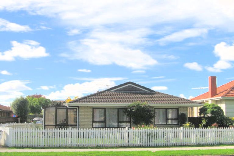 Photo of property in 2/114 Carruth Road, Papatoetoe, Auckland, 2025