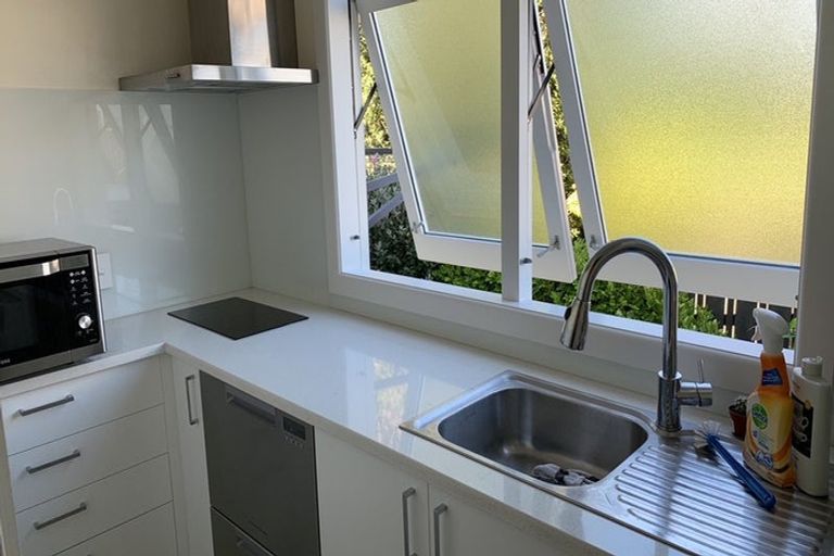 Photo of property in 14 Sackville Street, Fitzroy, New Plymouth, 4312