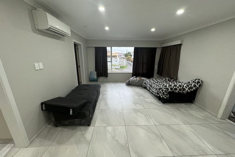 Photo of property in 1/36 Halver Road, Hillpark, Auckland, 2102