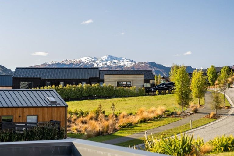 Photo of property in 10 Falconer Rise, Jacks Point, Queenstown, 9371