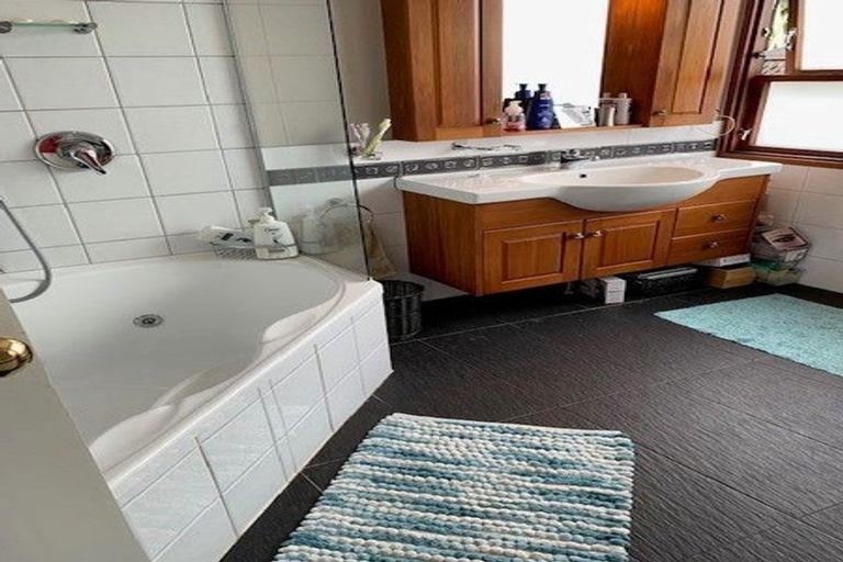 Photo of property in 117 Seaview Road, Paraparaumu Beach, Paraparaumu, 5032