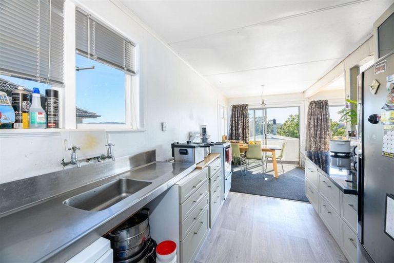 Photo of property in 4 Marie Crescent, Te Atatu South, Auckland, 0610