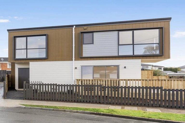 Photo of property in 1a Deering Place, Papatoetoe, Auckland, 2025