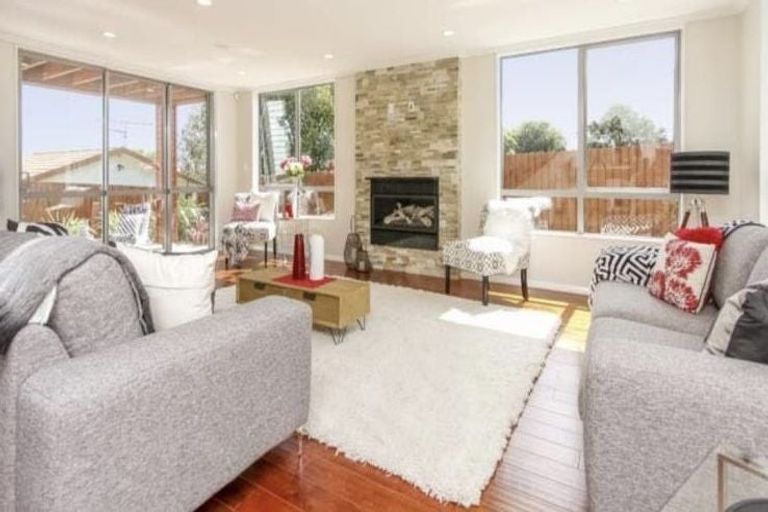 Photo of property in 436a East Coast Road, Windsor Park, Auckland, 0630