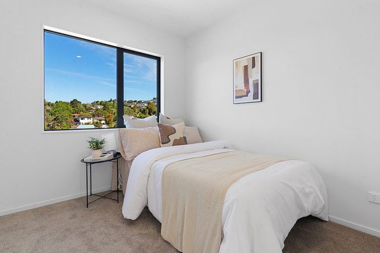 Photo of property in 11 Glenfinn Place, Massey, Auckland, 0614