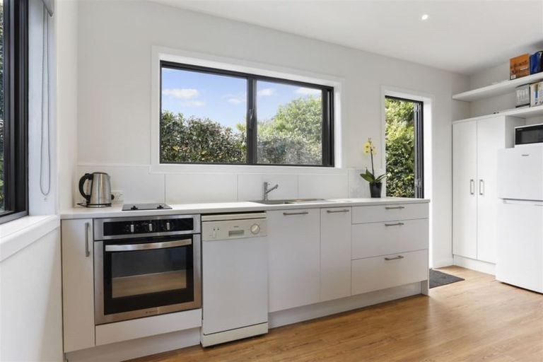 Photo of property in 26 Peter Terrace, Castor Bay, Auckland, 0620