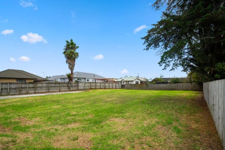 Photo of property in 14 Aitkenhead Court, Parakai, 0830