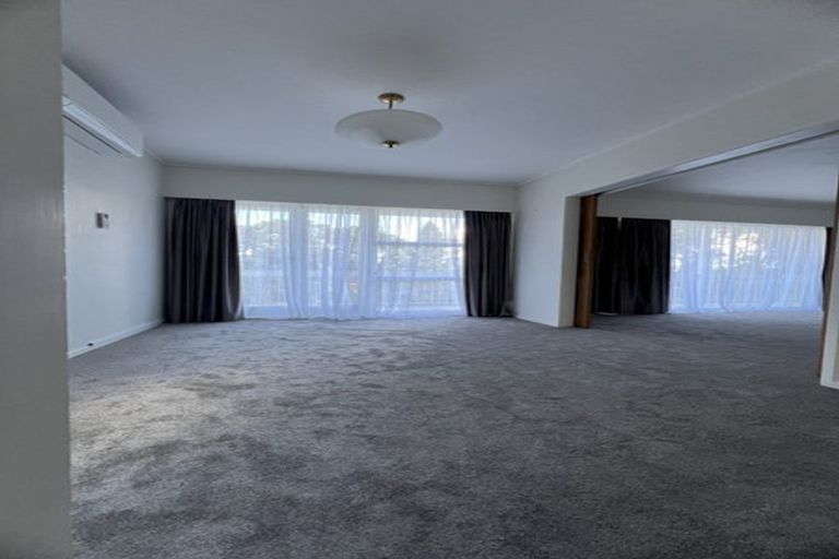 Photo of property in 11 Barlow Place, Chatswood, Auckland, 0626