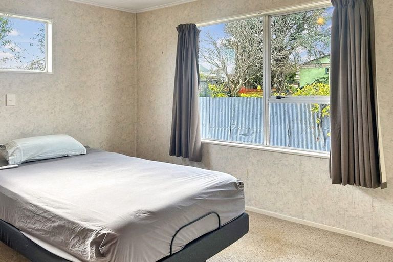 Photo of property in 5 Tait Place, Carterton, 5713