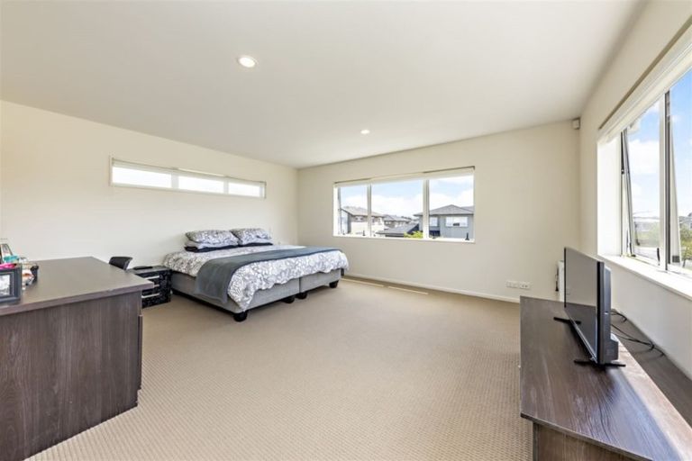 Photo of property in 99 Bayvista Drive, Karaka, Papakura, 2113