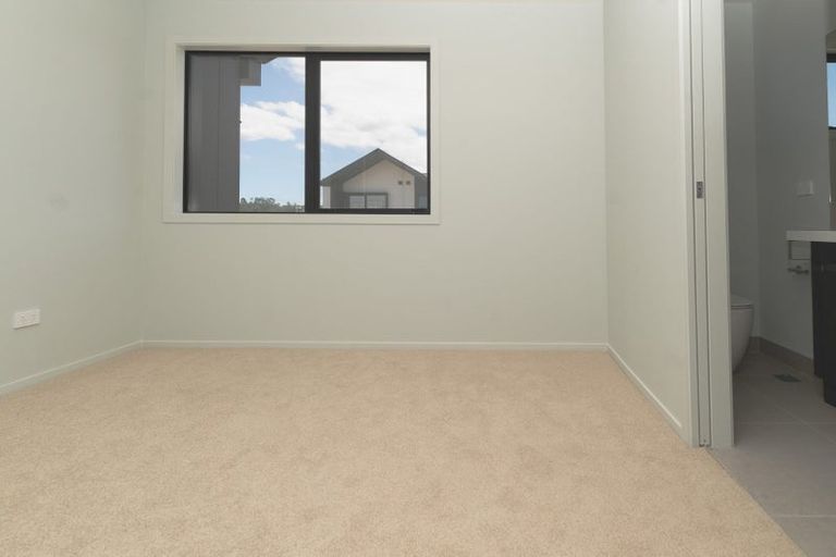 Photo of property in 2b Nerita Place, Long Bay, Auckland, 0630