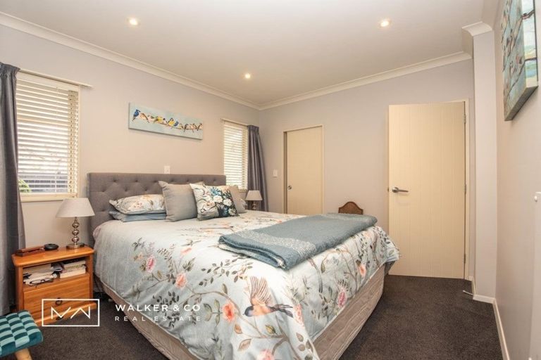 Photo of property in 15 Pempsey Street, Silverstream, Upper Hutt, 5019