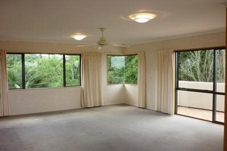 Photo of property in 1/885 East Coast Road, Northcross, Auckland, 0632