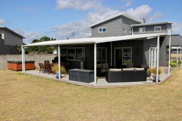 Photo of property in 12 Arawa Lane, Whitianga, 3510