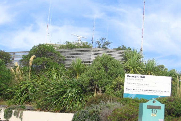 Photo of property in 10 Paratu Way, Strathmore Park, Wellington, 6022