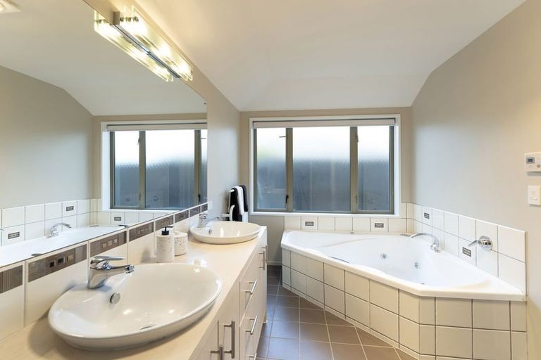 Photo of property in 3 Evergreen Place, Parklands, Christchurch, 8083