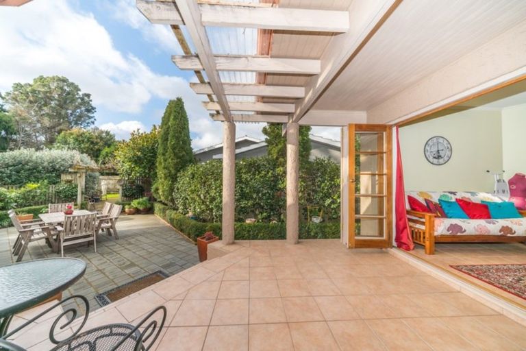 Photo of property in 10 Awatea Terrace, Hokowhitu, Palmerston North, 4410