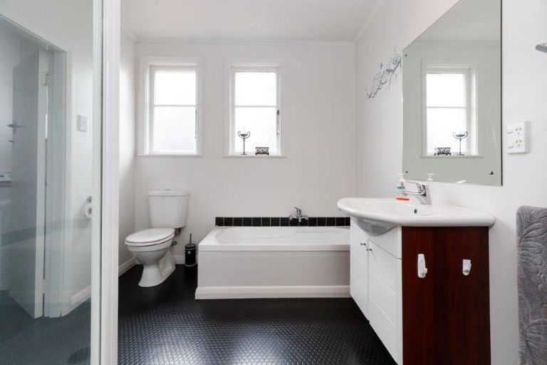 Photo of property in 16 Salisbury Avenue, Terrace End, Palmerston North, 4410