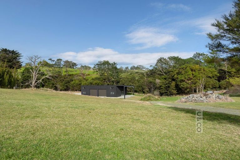 Photo of property in 22 Houkura Place, Taupaki, Henderson, 0782