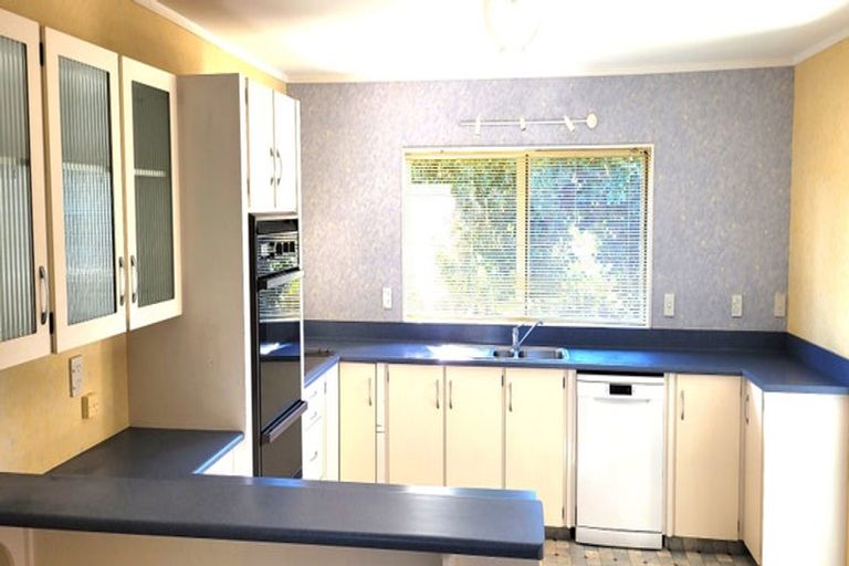 Photo of property in 17 Awanui Drive, Waikanae, 5036