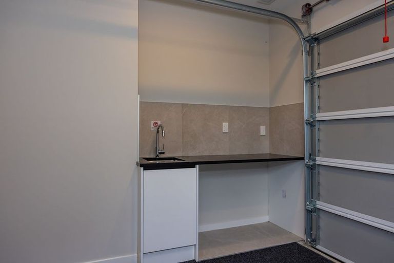 Photo of property in 34 Hellyers Street, Birkdale, Auckland, 0626