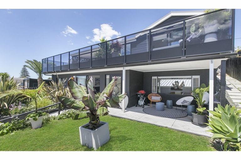 Photo of property in 82 Bay Street, Red Beach, 0932