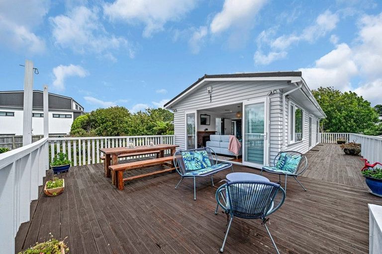 Photo of property in 43 Waimumu Road, Massey, Auckland, 0614
