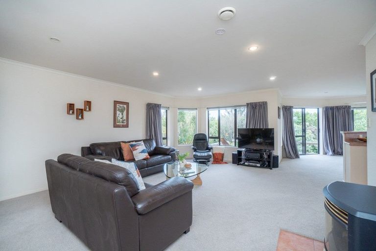 Photo of property in 143 Summerhill Drive, Fitzherbert, Palmerston North, 4410