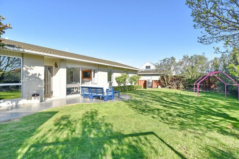 Photo of property in 9 Coates Place, Rangiora, 7400