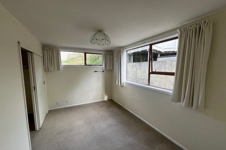 Photo of property in 109 Akaroa Drive, Maupuia, Wellington, 6022