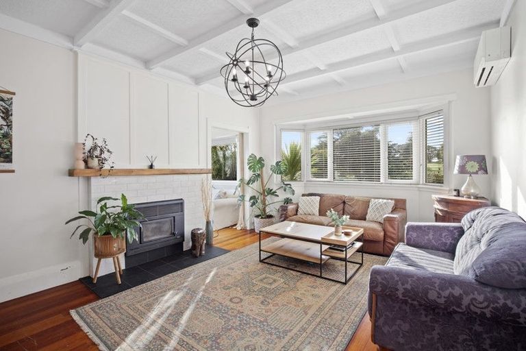 Photo of property in 18 Racecourse Road, Waiuku, 2123