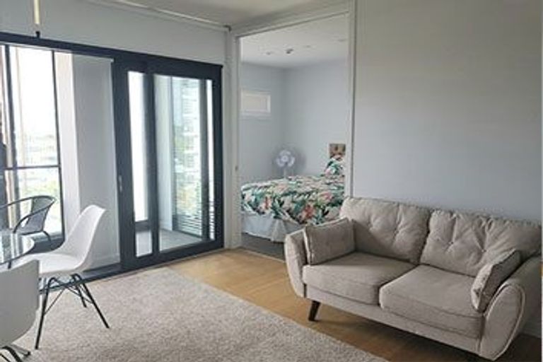 Photo of property in Frank Sargeson Apts, 404/74 Anzac Street, Takapuna, Auckland, 0622