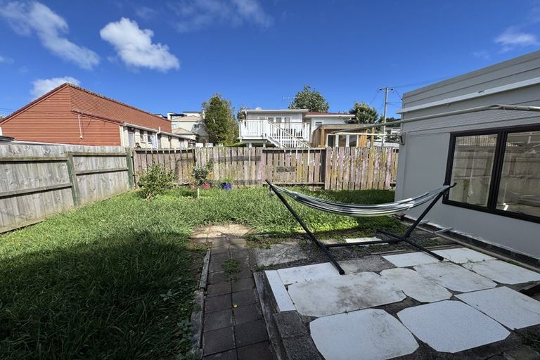 Photo of property in 1/19 College Road, Northcote, Auckland, 0627