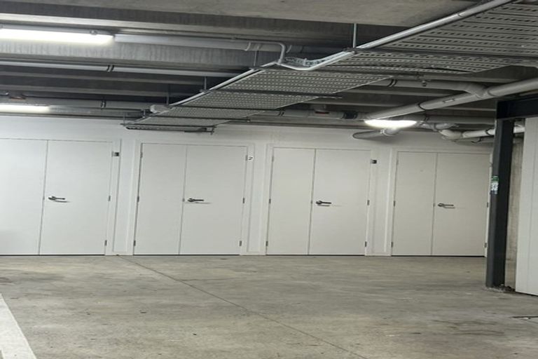 Photo of property in 1/4045f Great North Road, Glen Eden, Auckland, 0602