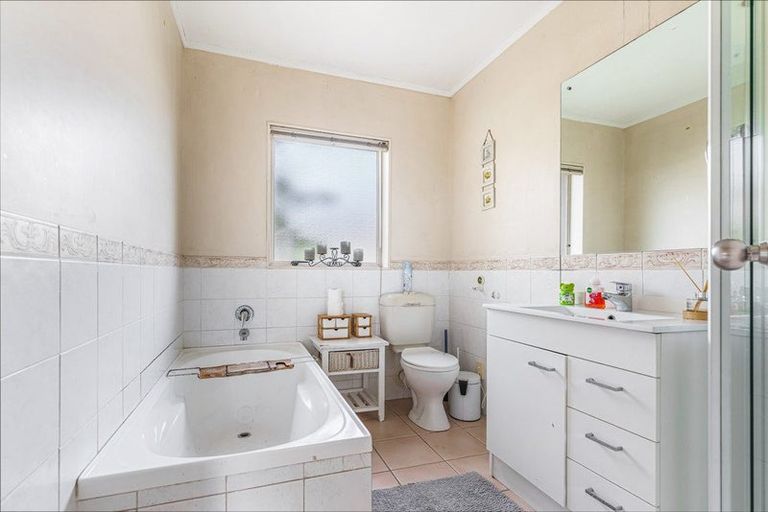 Photo of property in 12/520 Don Buck Road, Westgate, Auckland, 0614