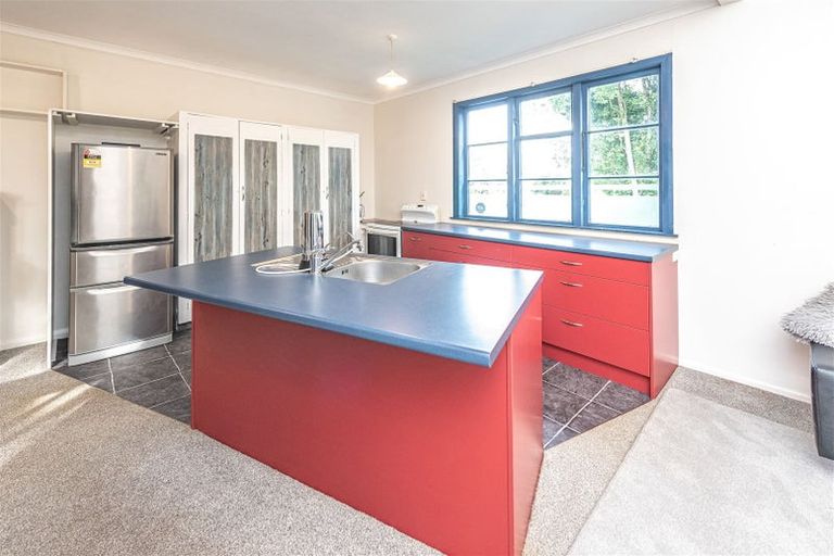 Photo of property in 2a Weraroa Road, Waverley, 4510