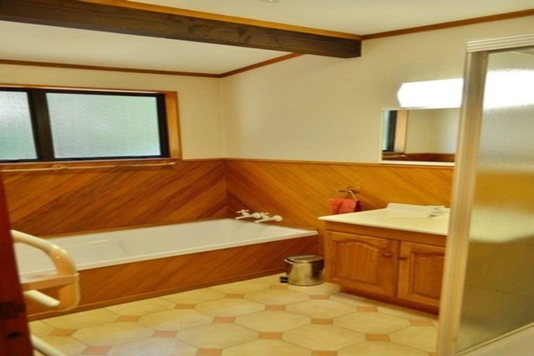 Photo of property in 32 Wi Pere Street, Manakau, 5573