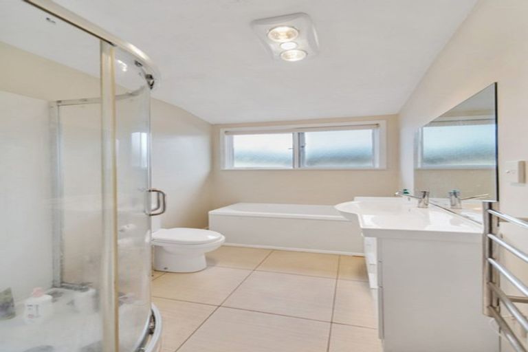 Photo of property in 57 Dale Crescent, Pakuranga, Auckland, 2010