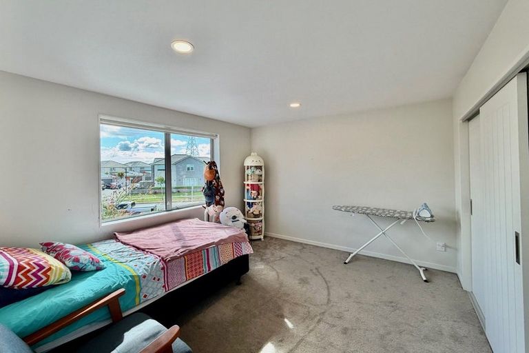 Photo of property in 7 Peat Way, Takanini, 2112