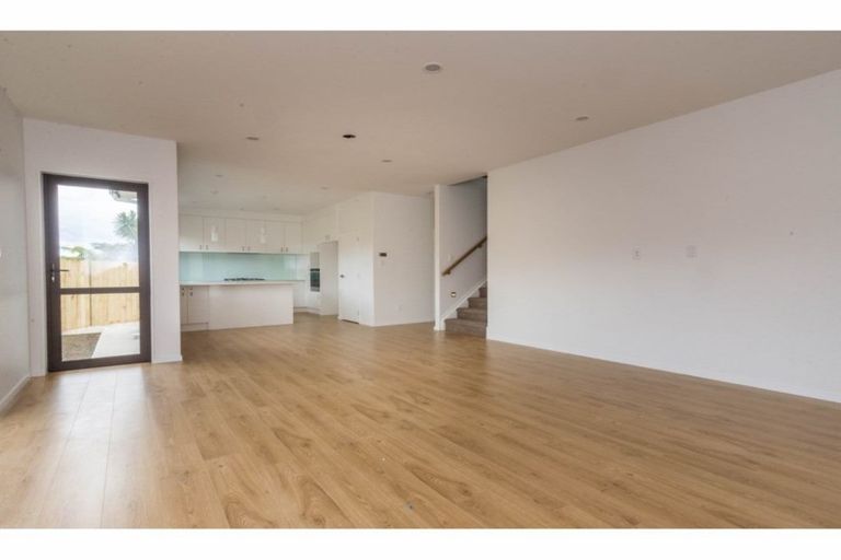 Photo of property in 139 Tiriwa Drive, Massey, Auckland, 0614