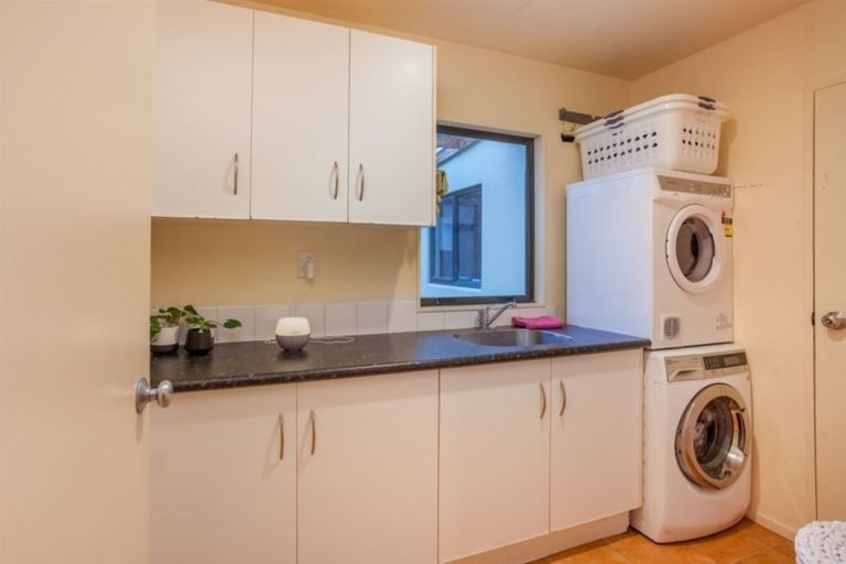 Photo of property in 90d Atkinson Road, Titirangi, Auckland, 0604