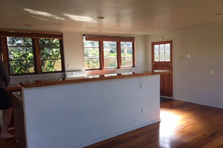 Photo of property in 116 Tiroroa Avenue, Te Atatu South, Auckland, 0610