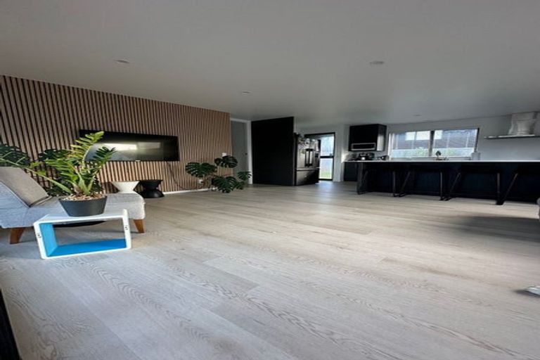 Photo of property in 2/57 Kiwi Esplanade, Mangere Bridge, Auckland, 2022