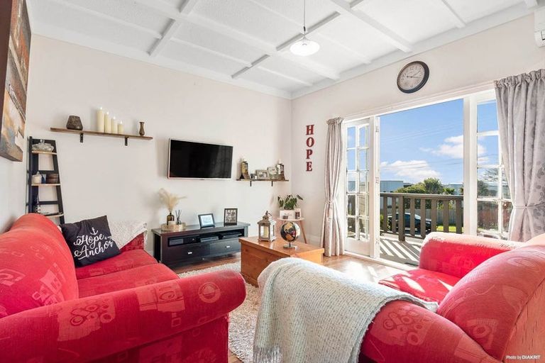 Photo of property in 65 Clayburn Road, Glen Eden, Auckland, 0602