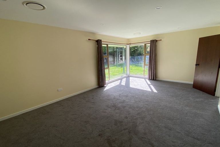 Photo of property in 8 Brackendale Place, Burnside, Christchurch, 8041