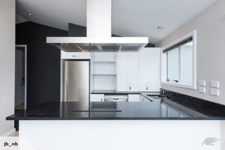 Photo of property in 8/21 Duchess Place, Maupuia, Wellington, 6022