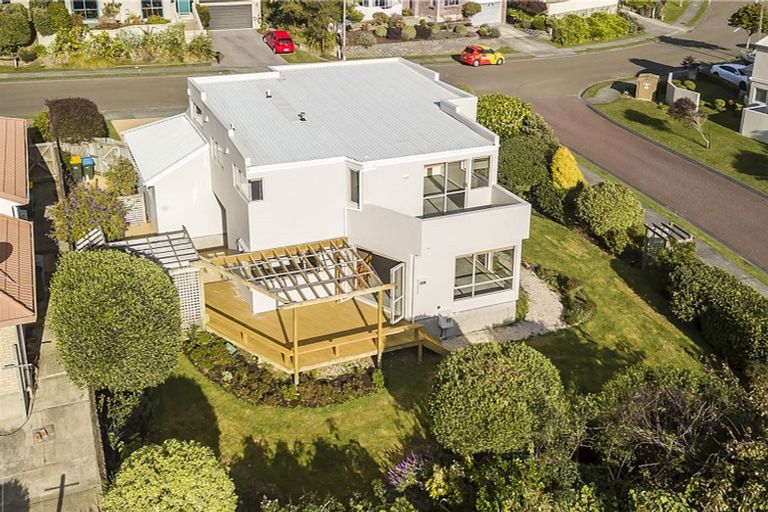 Photo of property in 2 Glengavel Grove, Papakowhai, Porirua, 5024